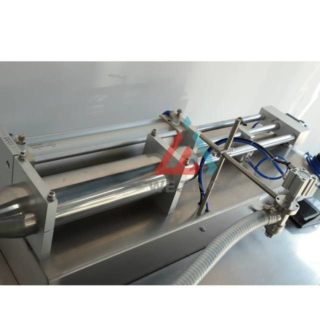 कॉम्पॅक्ट आणि कार्यक्षम स्मॉल-स्केल क्षैतिज फिलिंग मशीन