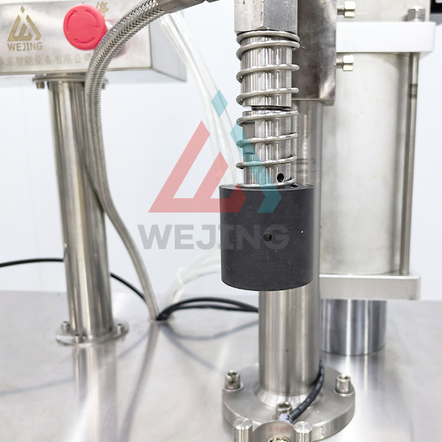Satılık Yarı Otomatik Torbalı Valf Aerosol Sprey Dolum Makinesi 