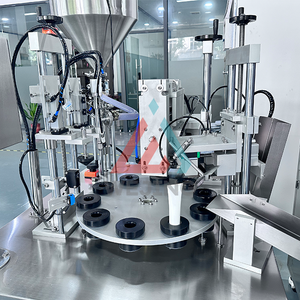 Kis gy&aacute;rt&aacute;s&uacute; műanyag alum&iacute;nium t&ouml;mlőcsomagol&aacute;s k&eacute;zi hajfest&eacute;k-kr&eacute;mcső t&ouml;ltő- &eacute;s t&ouml;m&iacute;tőg&eacute;p v&aacute;g&aacute;ssal