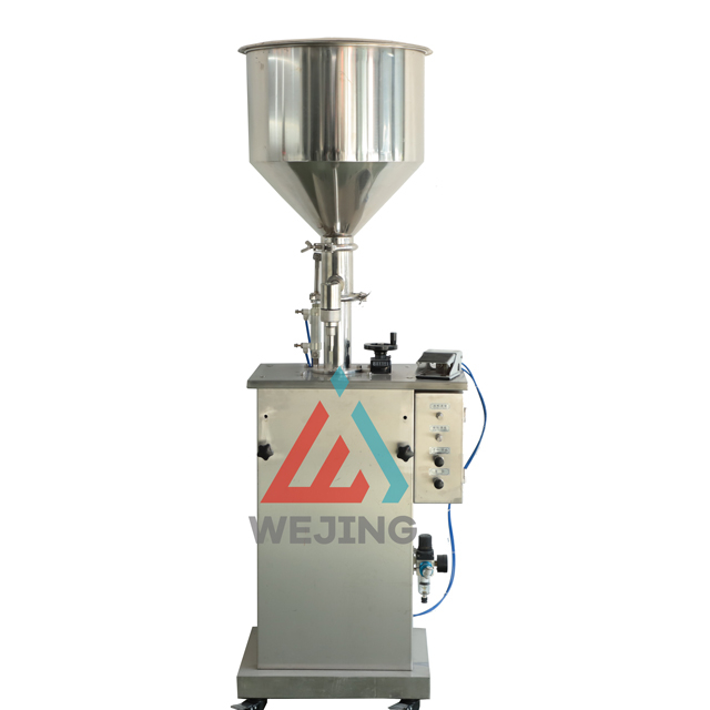 Mozgathat&oacute; f&uuml;ggőleges folyad&eacute;k- &eacute;s pasztat&ouml;ltő g&eacute;p palackoz&aacute;shoz