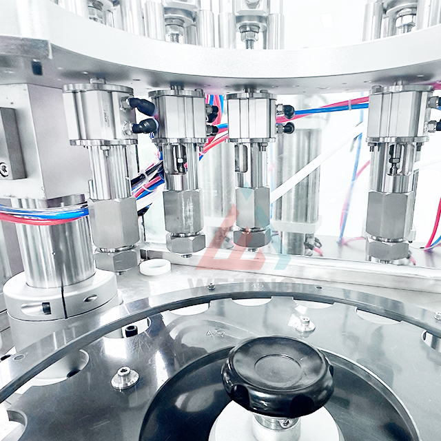 पूर्ण स्वयंचलित फिलिंग मशीन उत्पादन लाइन जागा वाचवा