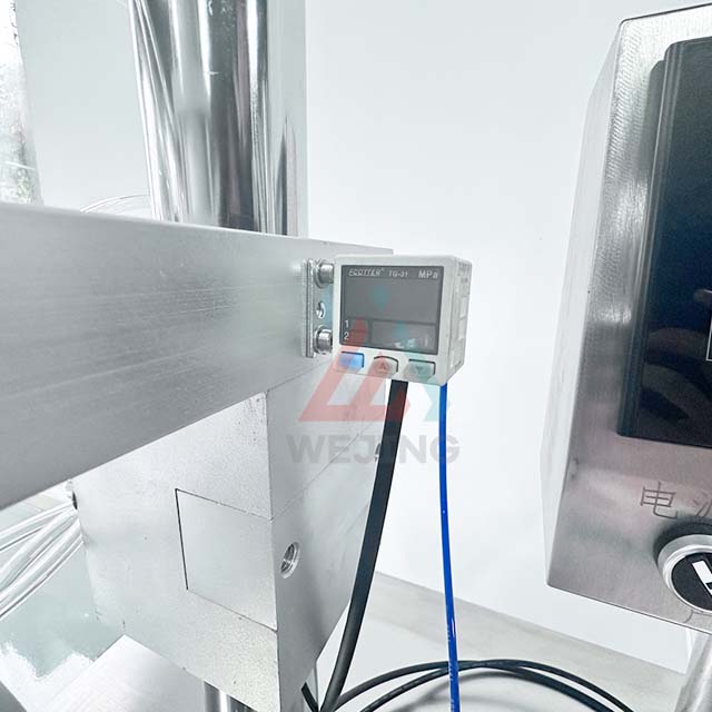 व्हॉल्व्ह एरोसोल फिलिंग मशीनवर चीनी उत्पादक थेट विक्री अर्ध स्वयंचलित बोव्ह बॅग